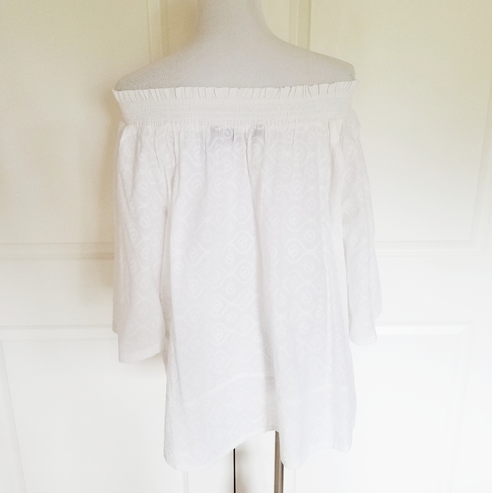 EUC Off Shoulder Top - Picture 2 of 4